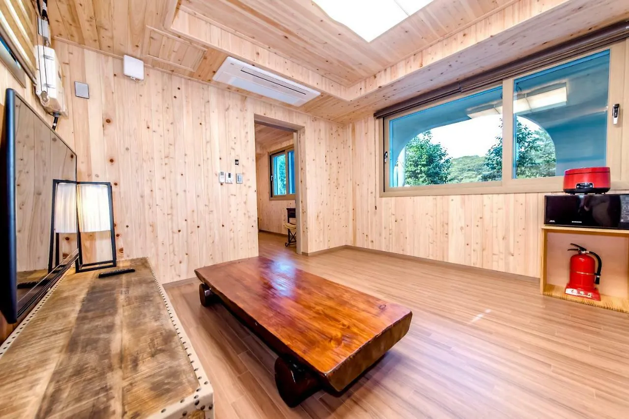 Dongbackdongsan Pension Jeju Holiday home