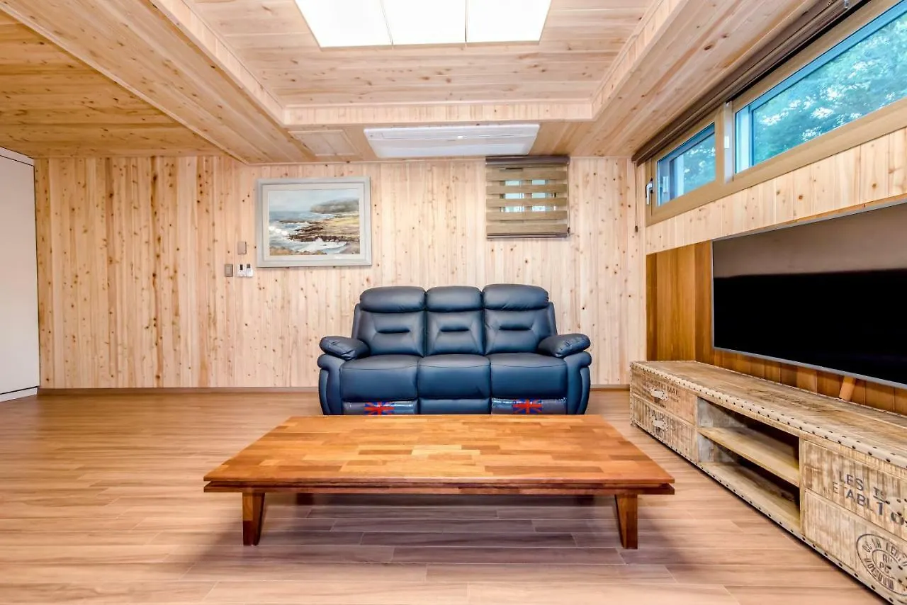 Feriehus Dongbackdongsan Pension Jeju