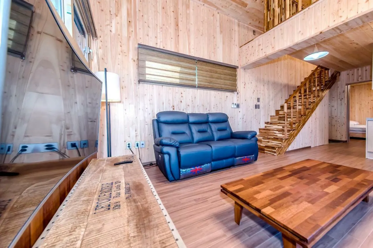Dongbackdongsan Pension Jeju Holiday home