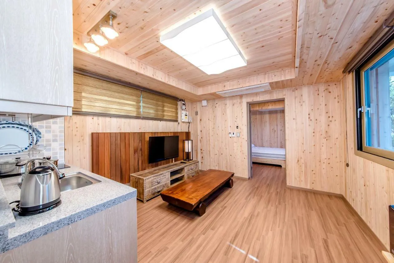 Dongbackdongsan Pension Jeju Holiday home