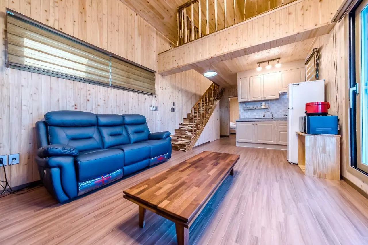 Feriehus Dongbackdongsan Pension Jeju